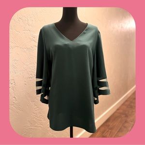 Very cute top. Hunter green.